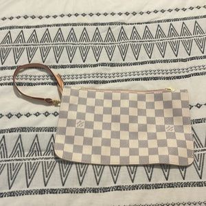 Checkered Print Wristlet